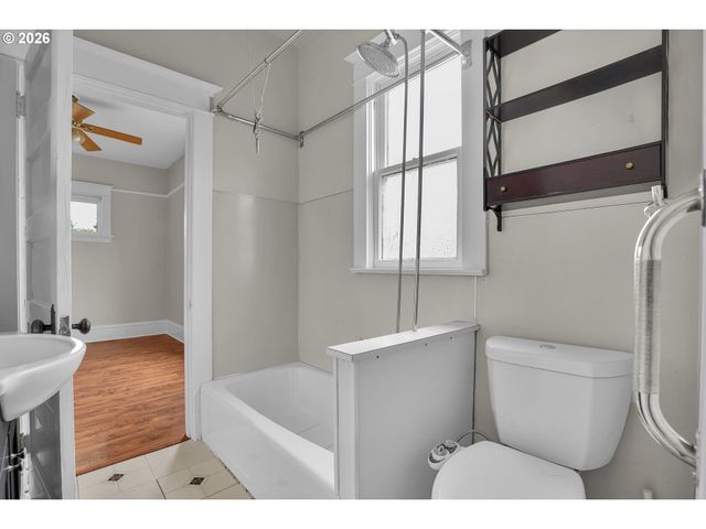 5636 N DELAWARE Ave, Portland, OR 97217