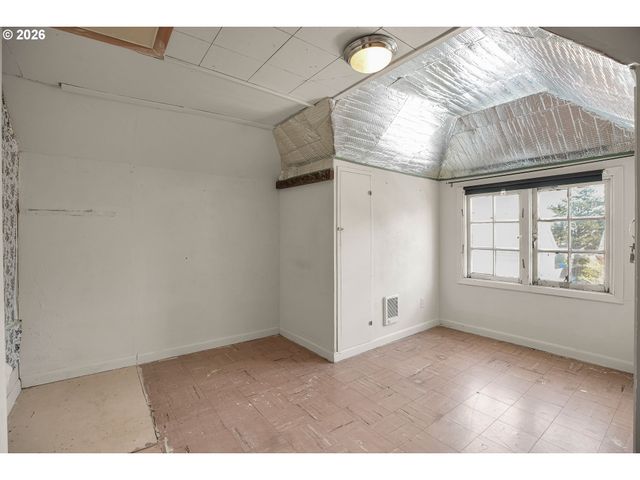 5636 N DELAWARE Ave, Portland, OR 97217