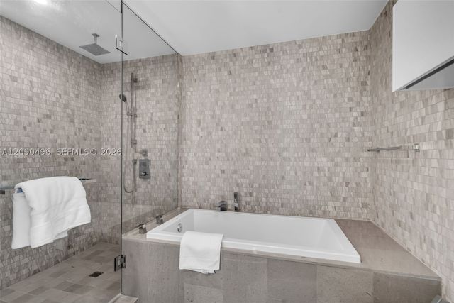 88 SW 7th St 1901, Miami, FL 33130