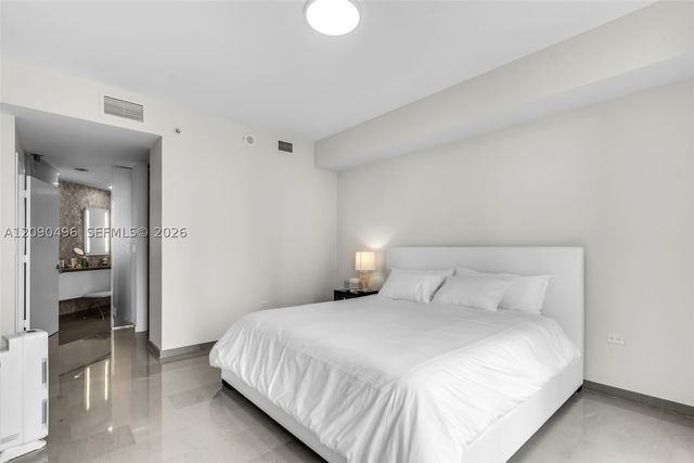 88 SW 7th St 1901, Miami, FL 33130