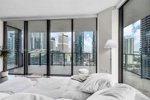 88 SW 7th St 1901, Miami, FL 33130