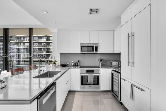 88 SW 7th St 1901, Miami, FL 33130