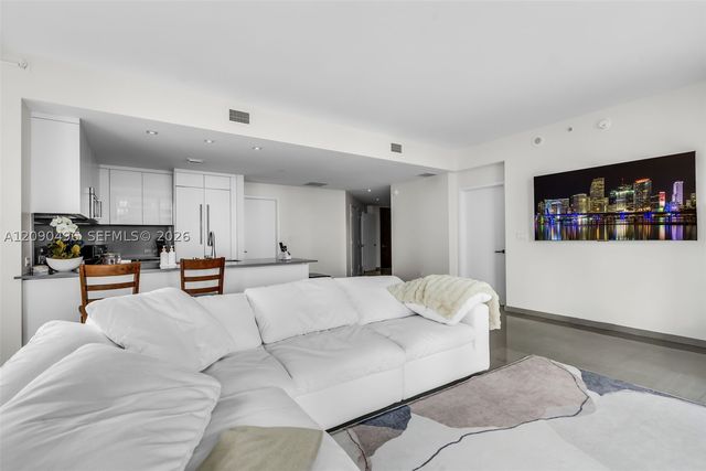 88 SW 7th St 1901, Miami, FL 33130