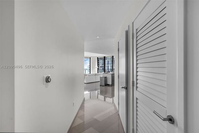 88 SW 7th St 1901, Miami, FL 33130