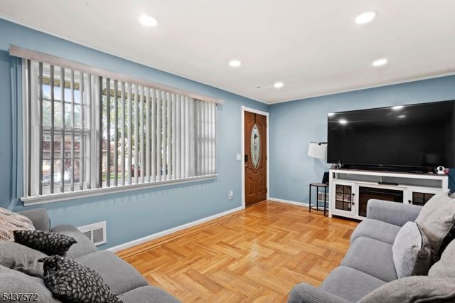 914 Inwood Pl, Rahway City, NJ 07065