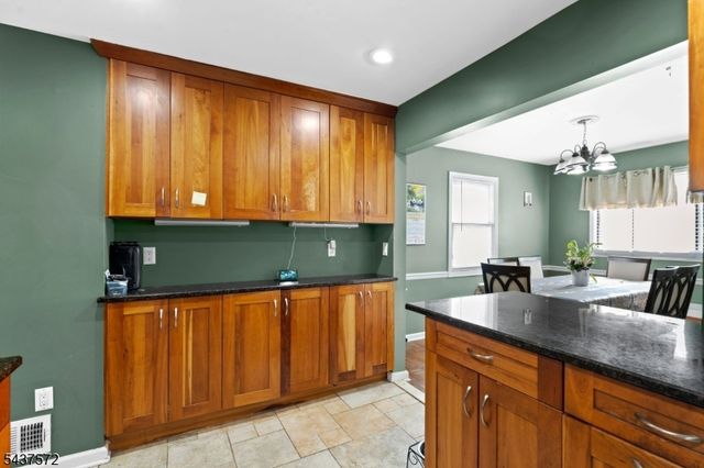 914 Inwood Pl, Rahway City, NJ 07065