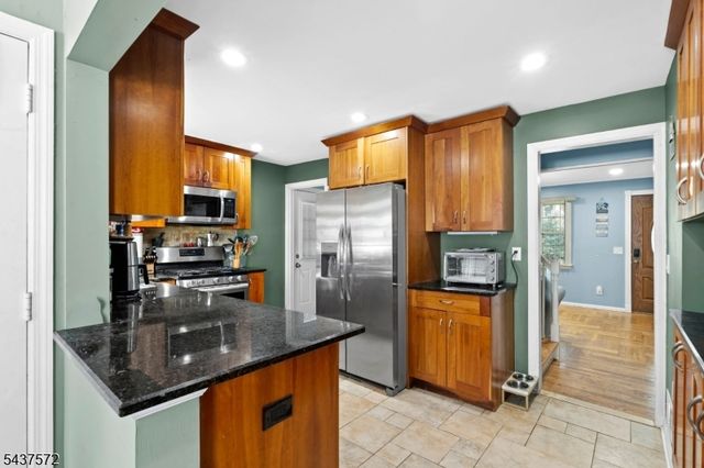 914 Inwood Pl, Rahway City, NJ 07065