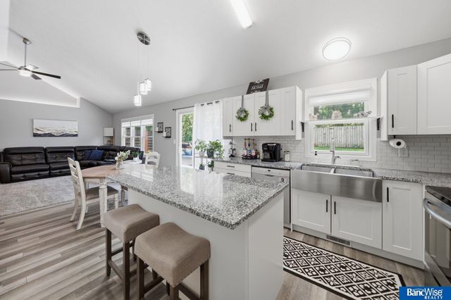 5626 NW 11th Circle, Lincoln, NE 68521