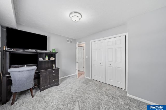 5626 NW 11th Circle, Lincoln, NE 68521