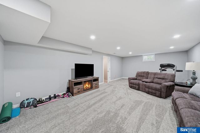 5626 NW 11th Circle, Lincoln, NE 68521