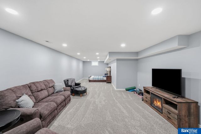5626 NW 11th Circle, Lincoln, NE 68521