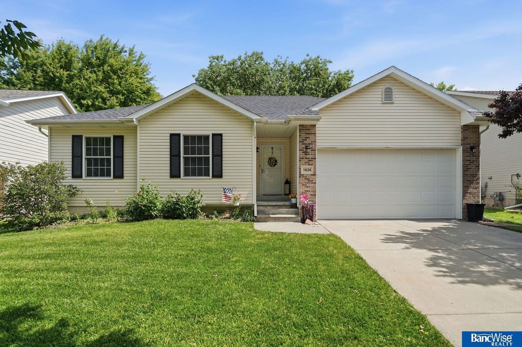 5626 NW 11th Circle, Lincoln, NE 68521