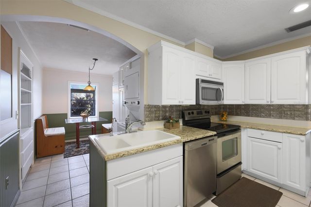 318 FAIRSIDE COURT, Sun City Center, FL 33573