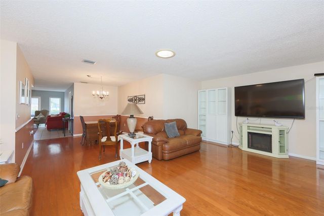 318 FAIRSIDE COURT, Sun City Center, FL 33573