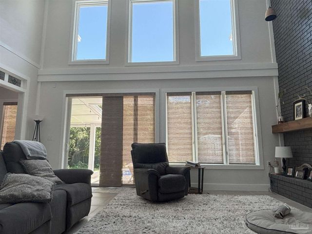 68 Shoreline Dr, Gulf Breeze, FL 32561