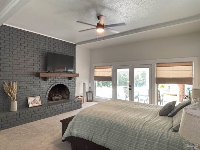 68 Shoreline Dr, Gulf Breeze, FL 32561