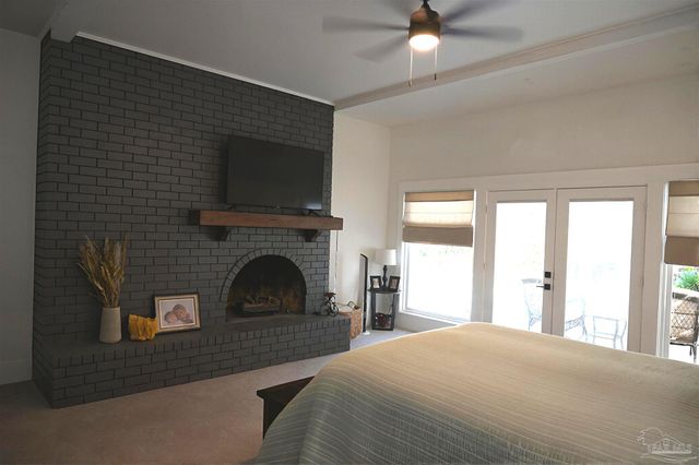 68 Shoreline Dr, Gulf Breeze, FL 32561