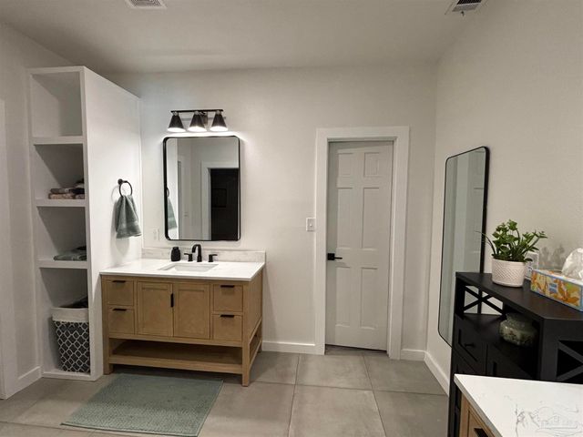 68 Shoreline Dr, Gulf Breeze, FL 32561