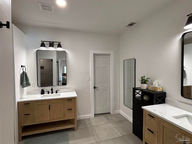 68 Shoreline Dr, Gulf Breeze, FL 32561