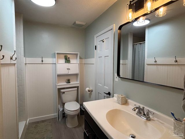 68 Shoreline Dr, Gulf Breeze, FL 32561