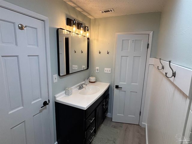 68 Shoreline Dr, Gulf Breeze, FL 32561