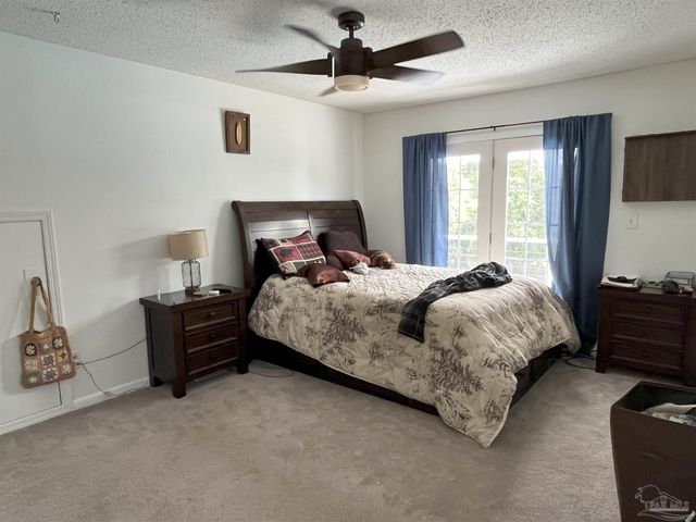 68 Shoreline Dr, Gulf Breeze, FL 32561