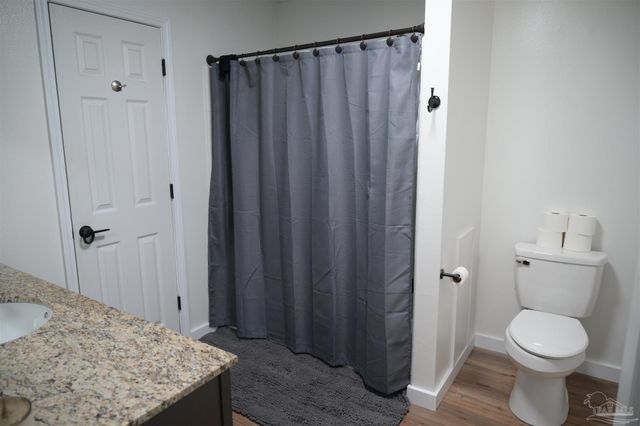 68 Shoreline Dr, Gulf Breeze, FL 32561