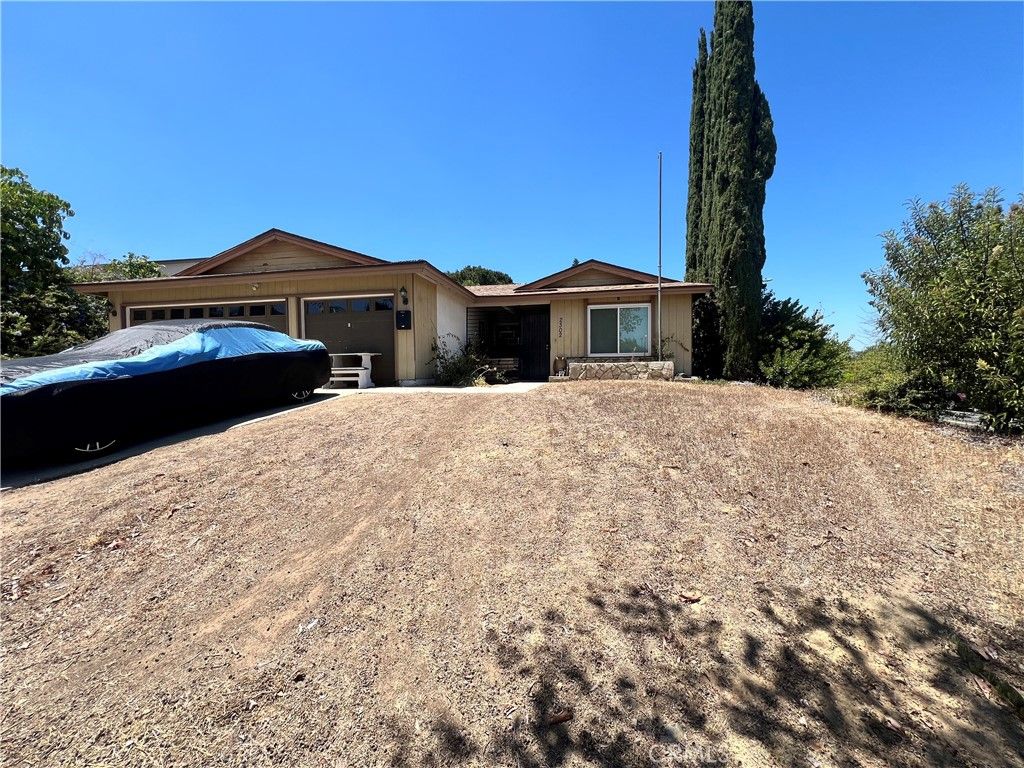 2302 Avenida Del Vista, Corona, CA 92882 — photo 2