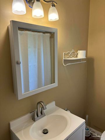 28 Norwood Dr, Pensacola, FL 32506