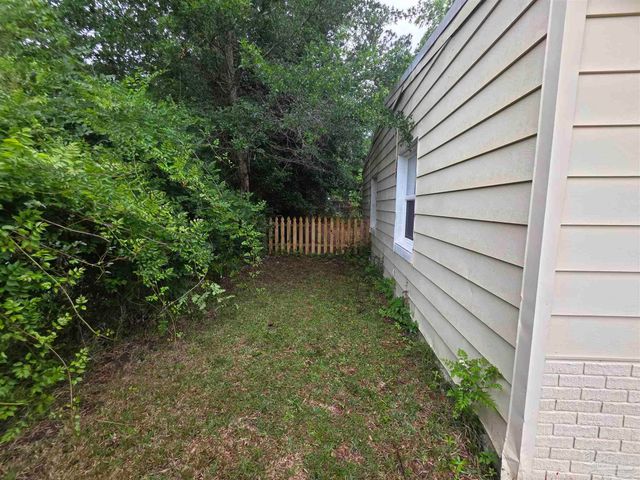 28 Norwood Dr, Pensacola, FL 32506