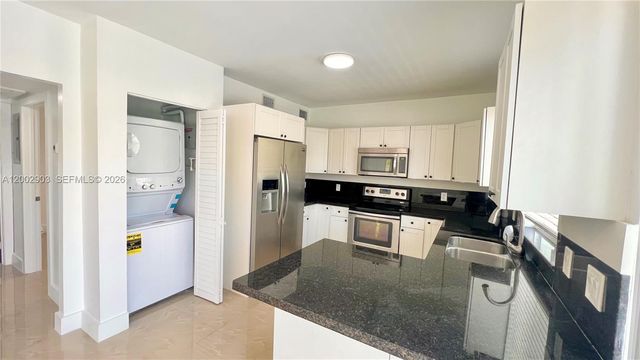 8235 Crespi Blvd 4, Miami Beach, FL 33141