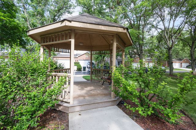 14547 Club Circle Drive, Oak Forest, IL 60452