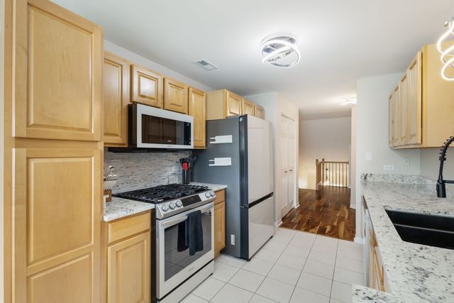14547 Club Circle Drive, Oak Forest, IL 60452