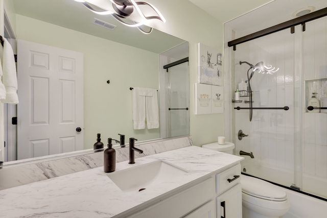 14547 Club Circle Drive, Oak Forest, IL 60452