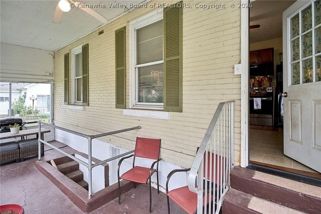 175 5th Street, Dunbar, WV 25064