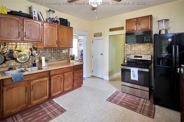 175 5th Street, Dunbar, WV 25064