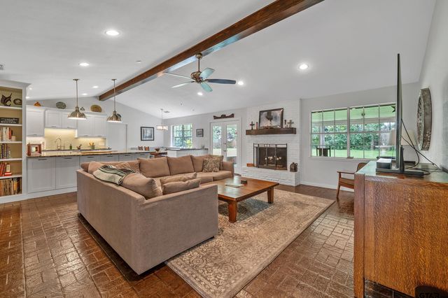 3310 Old Bullard Rd, Tyler, TX 75701