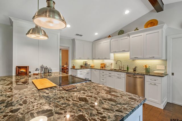 3310 Old Bullard Rd, Tyler, TX 75701