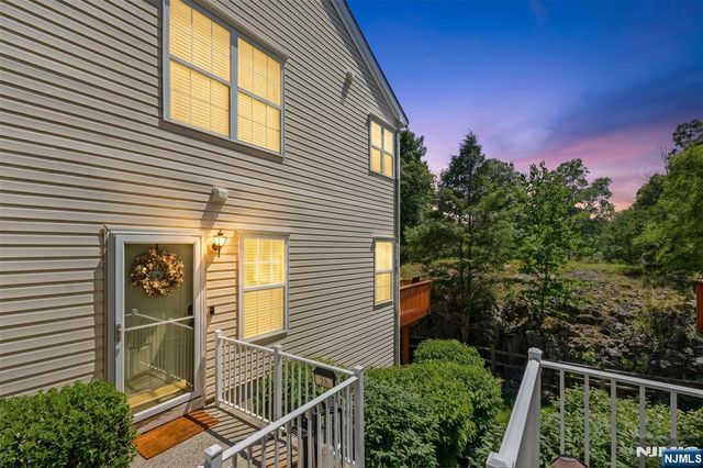 28 Mountainside Drive, Pompton Lakes, NJ 07442