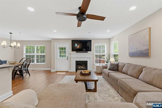 28 Mountainside Drive, Pompton Lakes, NJ 07442