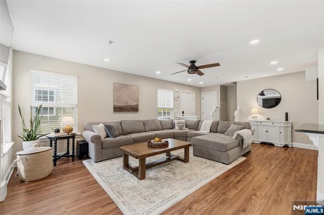 28 Mountainside Drive, Pompton Lakes, NJ 07442