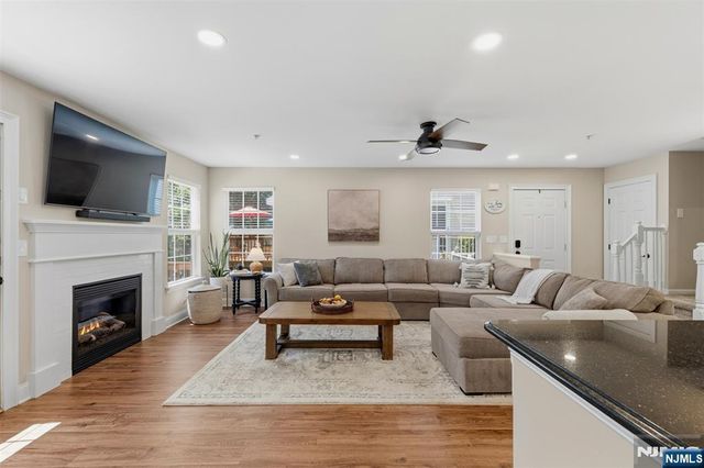 28 Mountainside Drive, Pompton Lakes, NJ 07442