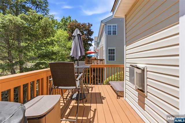 28 Mountainside Drive, Pompton Lakes, NJ 07442