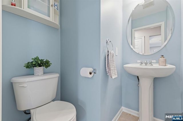 28 Mountainside Drive, Pompton Lakes, NJ 07442