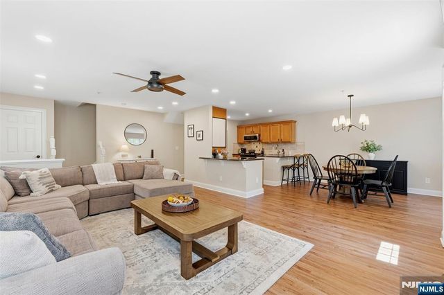 28 Mountainside Drive, Pompton Lakes, NJ 07442