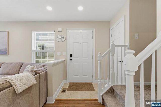 28 Mountainside Drive, Pompton Lakes, NJ 07442