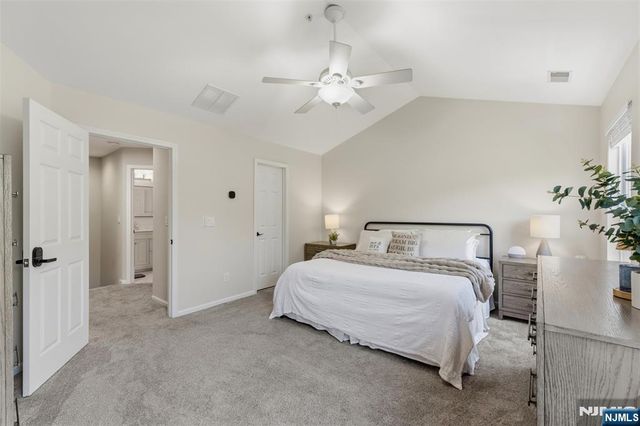 28 Mountainside Drive, Pompton Lakes, NJ 07442