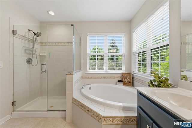 28 Mountainside Drive, Pompton Lakes, NJ 07442