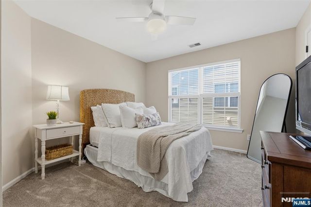 28 Mountainside Drive, Pompton Lakes, NJ 07442