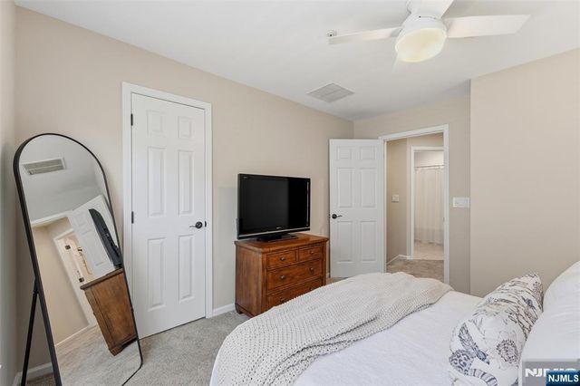 28 Mountainside Drive, Pompton Lakes, NJ 07442